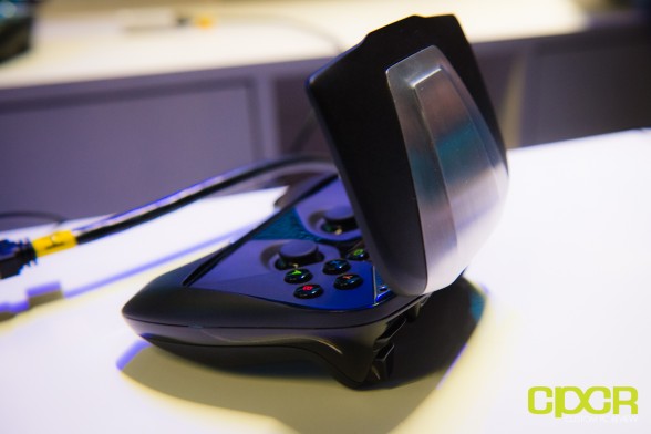 nvidia-project-shield-gaming-console-ces-2013-custom-pc-review-1