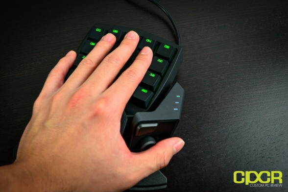 razer-orbweaver-mechanical-gaming-keypad-custom-pc-review-11