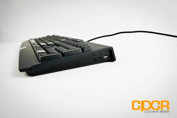 razer-blackwidow-ultimate-2014-mechanical-gaming-keyboard-green-custom-pc-review-4