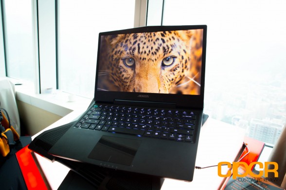 gigabyte-aorus-x3-plus-gaming-notebook-custom-pc-review-14