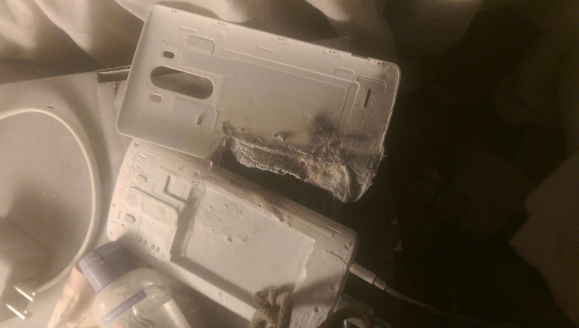 LG G3 Battery Explodes, Burns Through Mattress