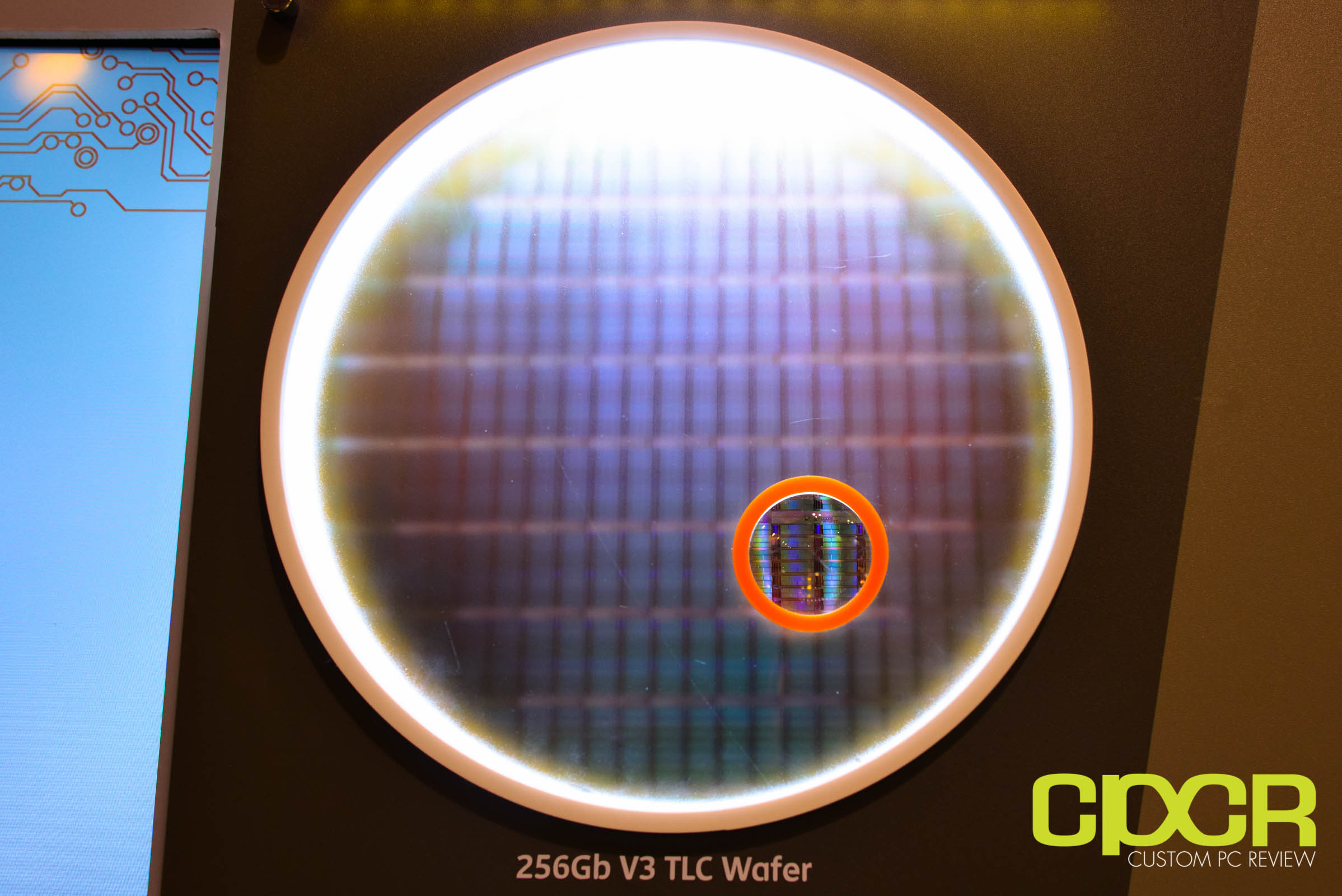 FMS 2015: SK Hynix Displays 256Gb TLC 3D NAND, Unveils 3D NAND Based UFS 2.0 Package
